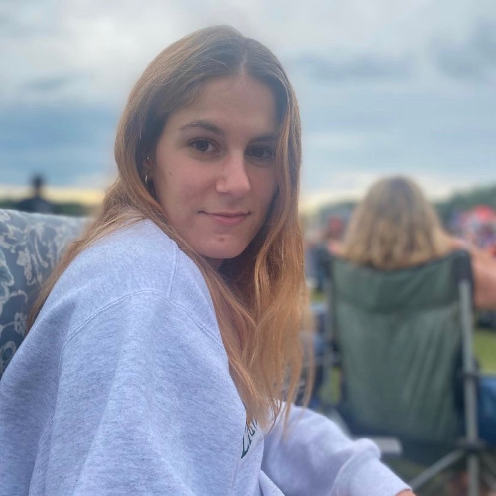 Meet your Posher, Elise